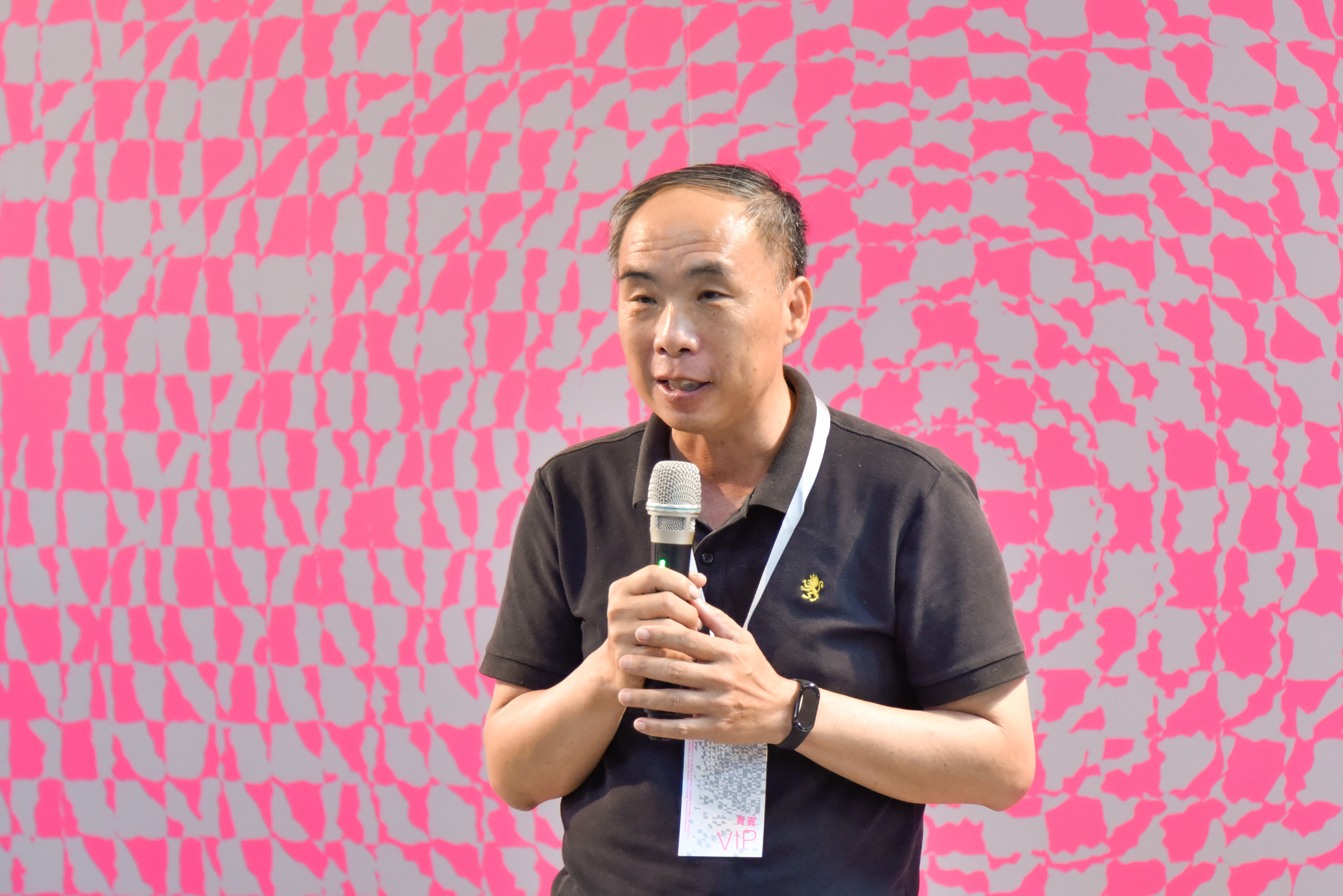 (圖5)第一屆院友會理事長黃興武  