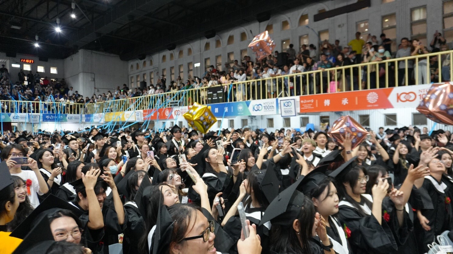 113學年度畢業典禮 畢業生帶著師長祝福前行