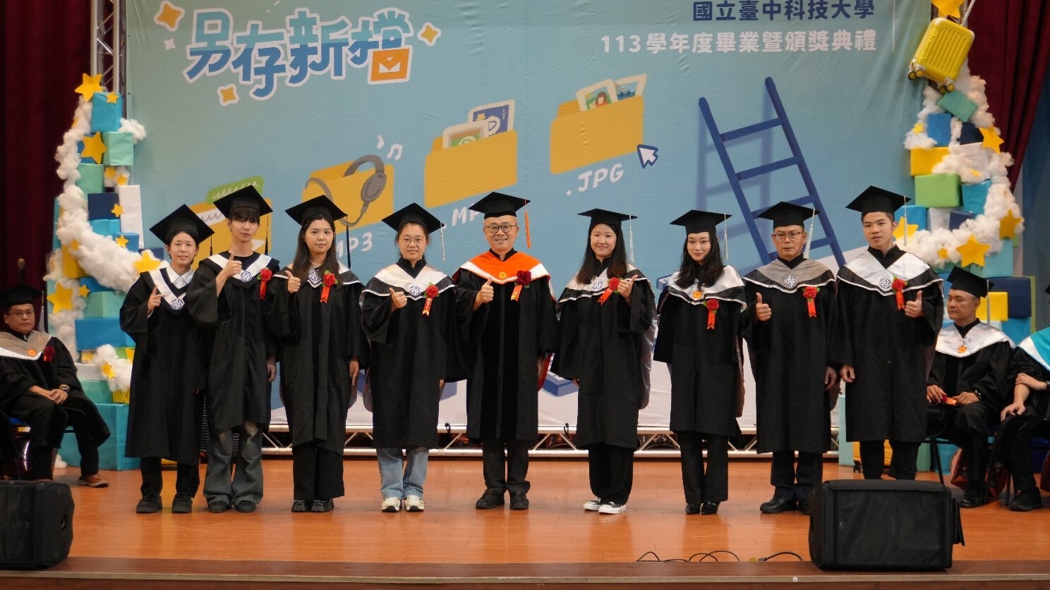 113學年度畢業典禮 畢業生帶著師長祝福前行