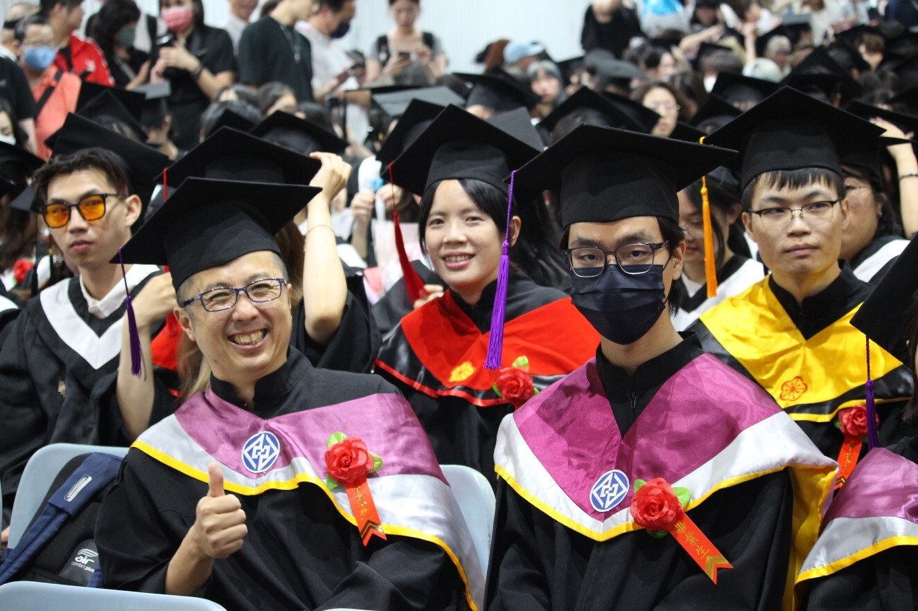 113學年度畢業典禮 畢業生帶著師長祝福前行