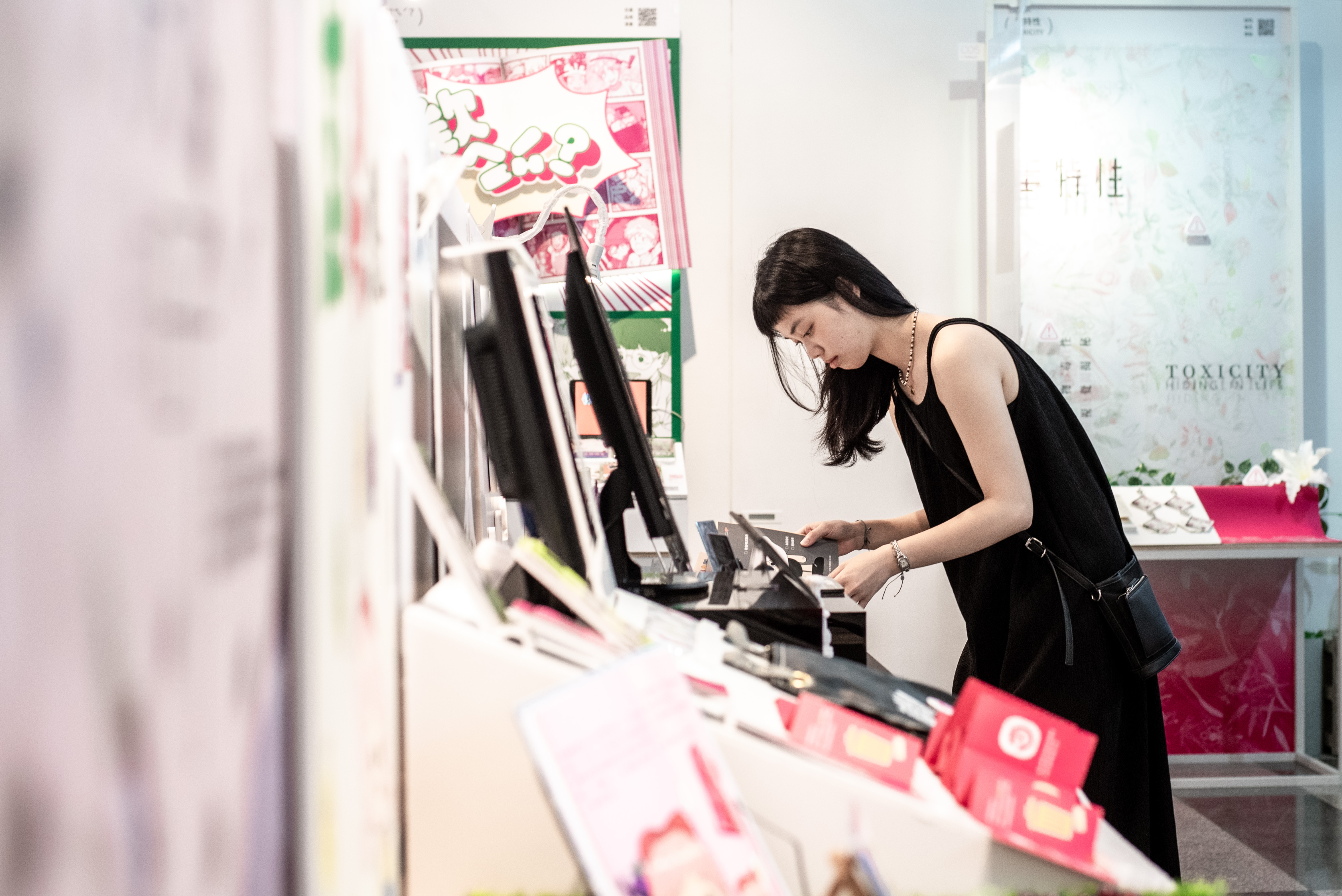  (圖11左上)中島區展示設計 