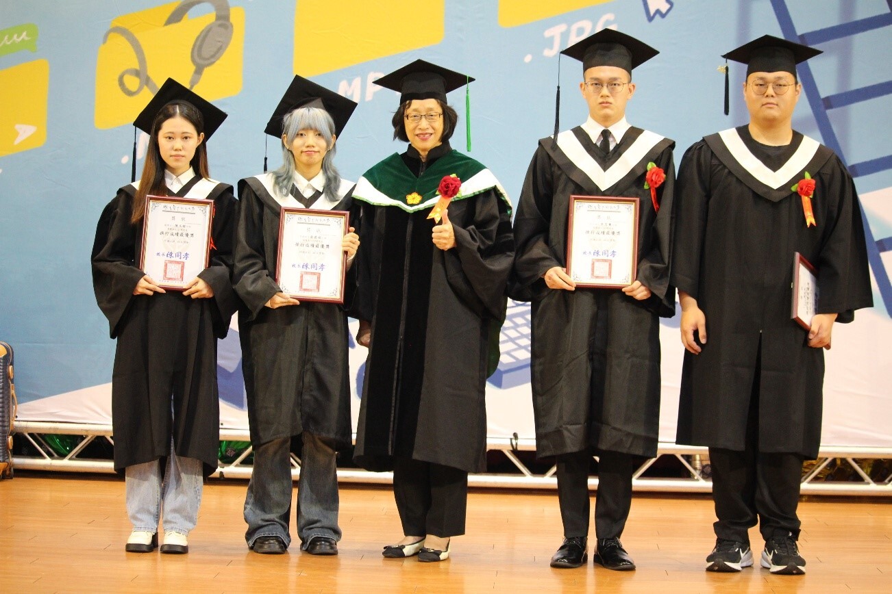 113學年度畢業典禮 畢業生帶著師長祝福前行