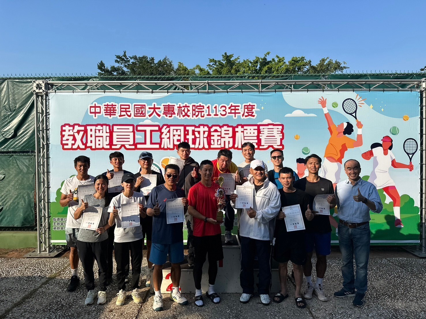 本次參賽教職員奪獎合影