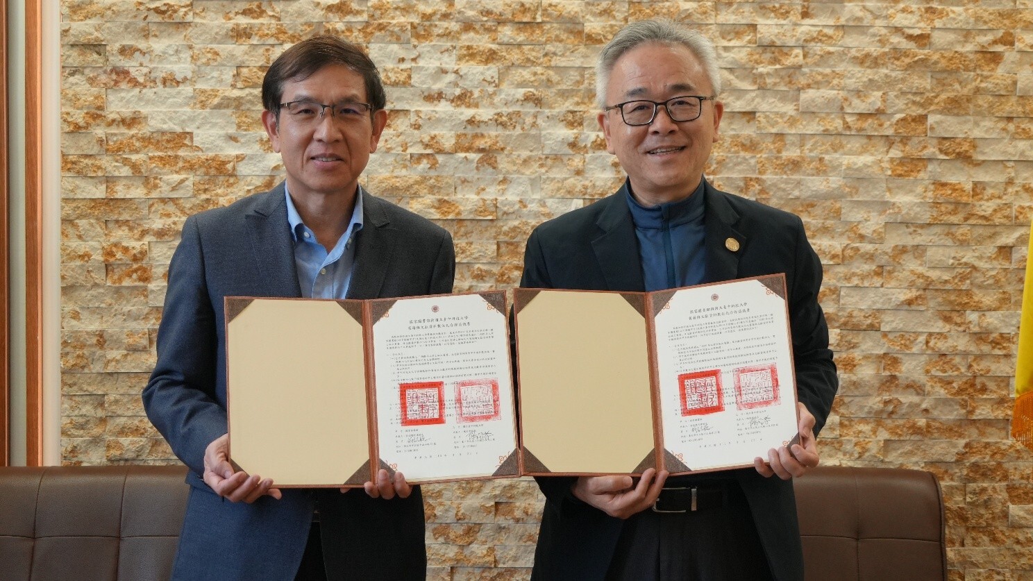 本校與國家圖書館簽定舊籍與文獻資料數位化合作協議03