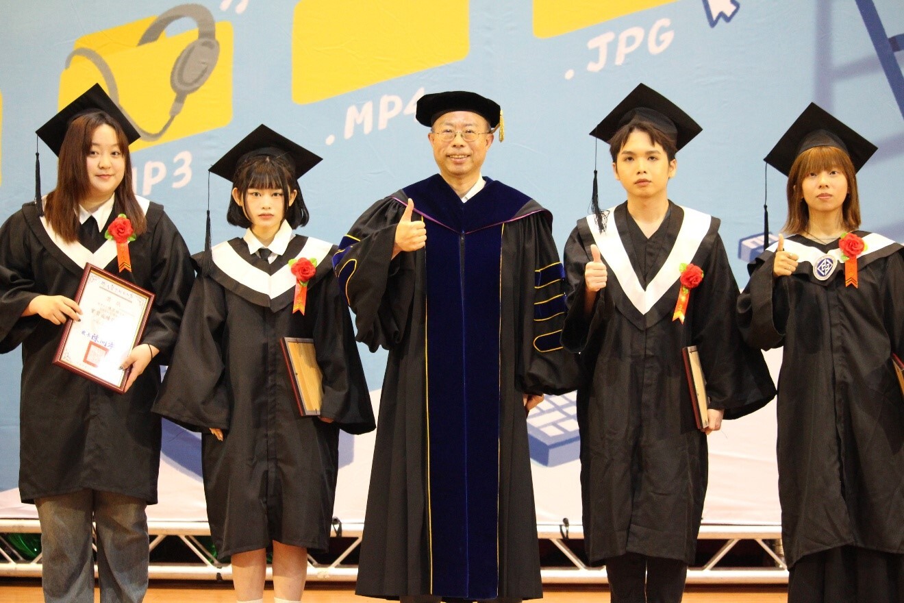 113學年度畢業典禮 畢業生帶著師長祝福前行