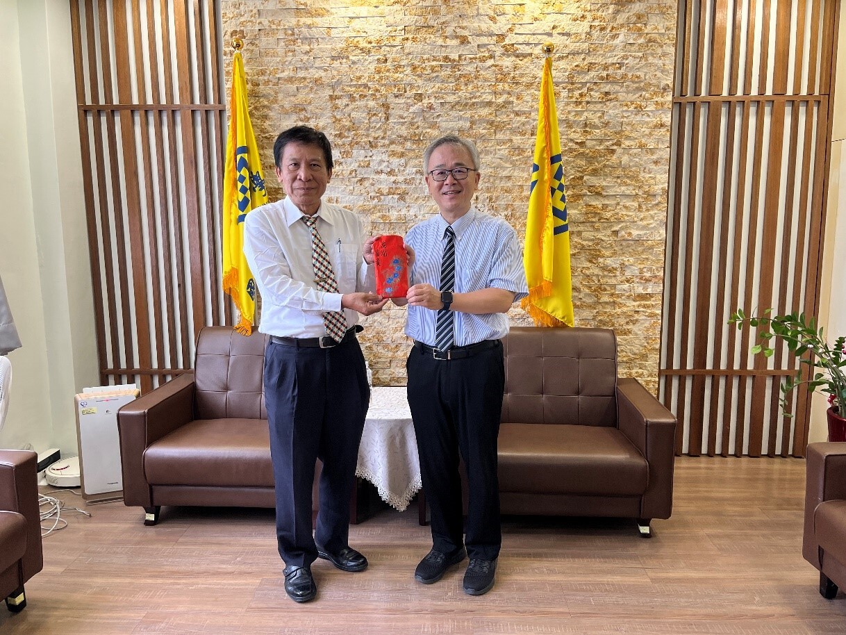 校長陳同孝感謝校友們對母校的關懷及付出