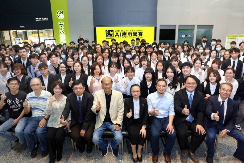 本校資管系榮獲崇越AI應用競賽特優與六項佳作  成績耀眼展現AI跨域創新實力