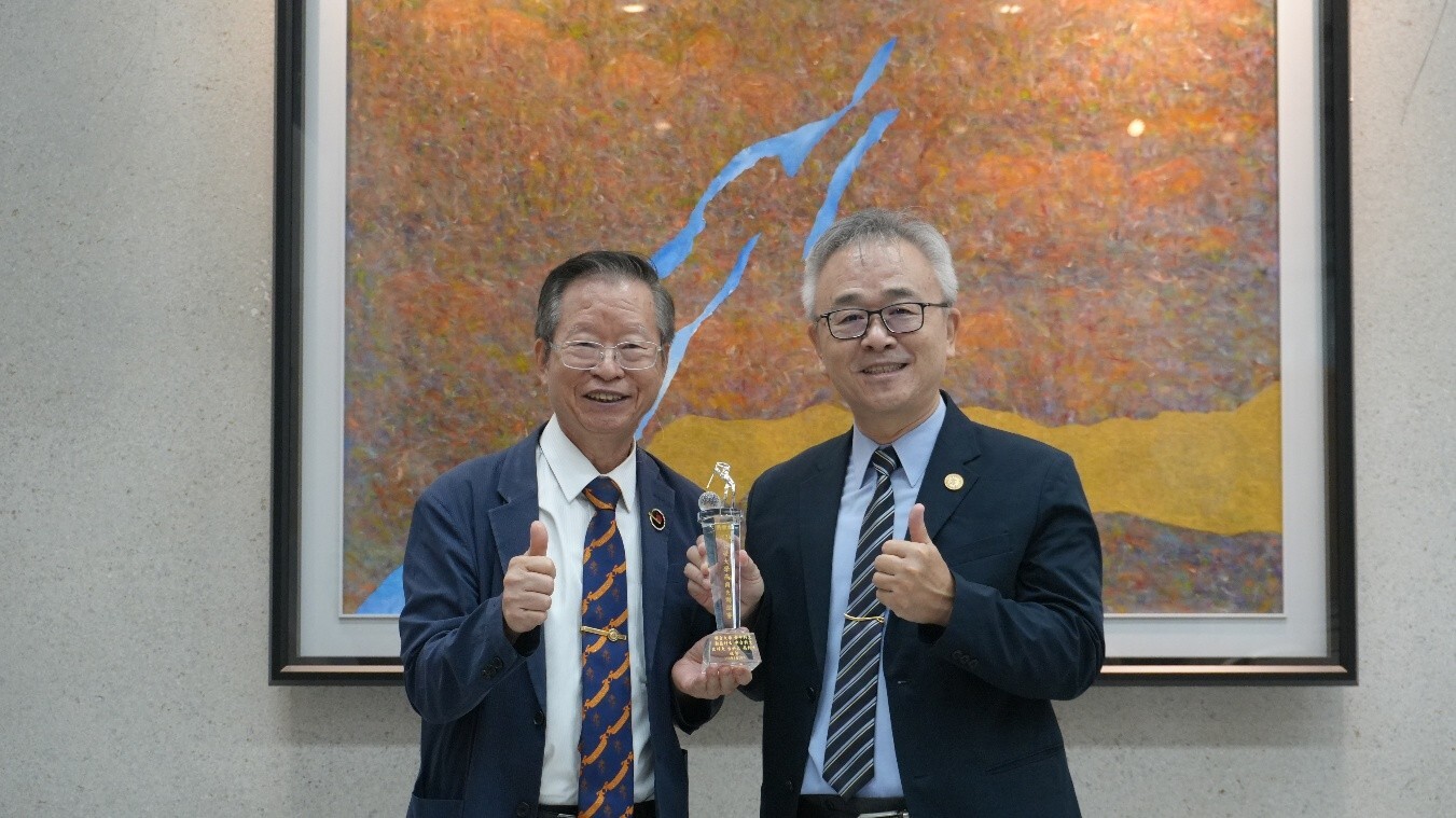 「貓羅溪的牛群」畫作與您在圖書館一樓校史室相見 「貓羅溪的牛群」畫作與您在圖書館一樓校史室相見