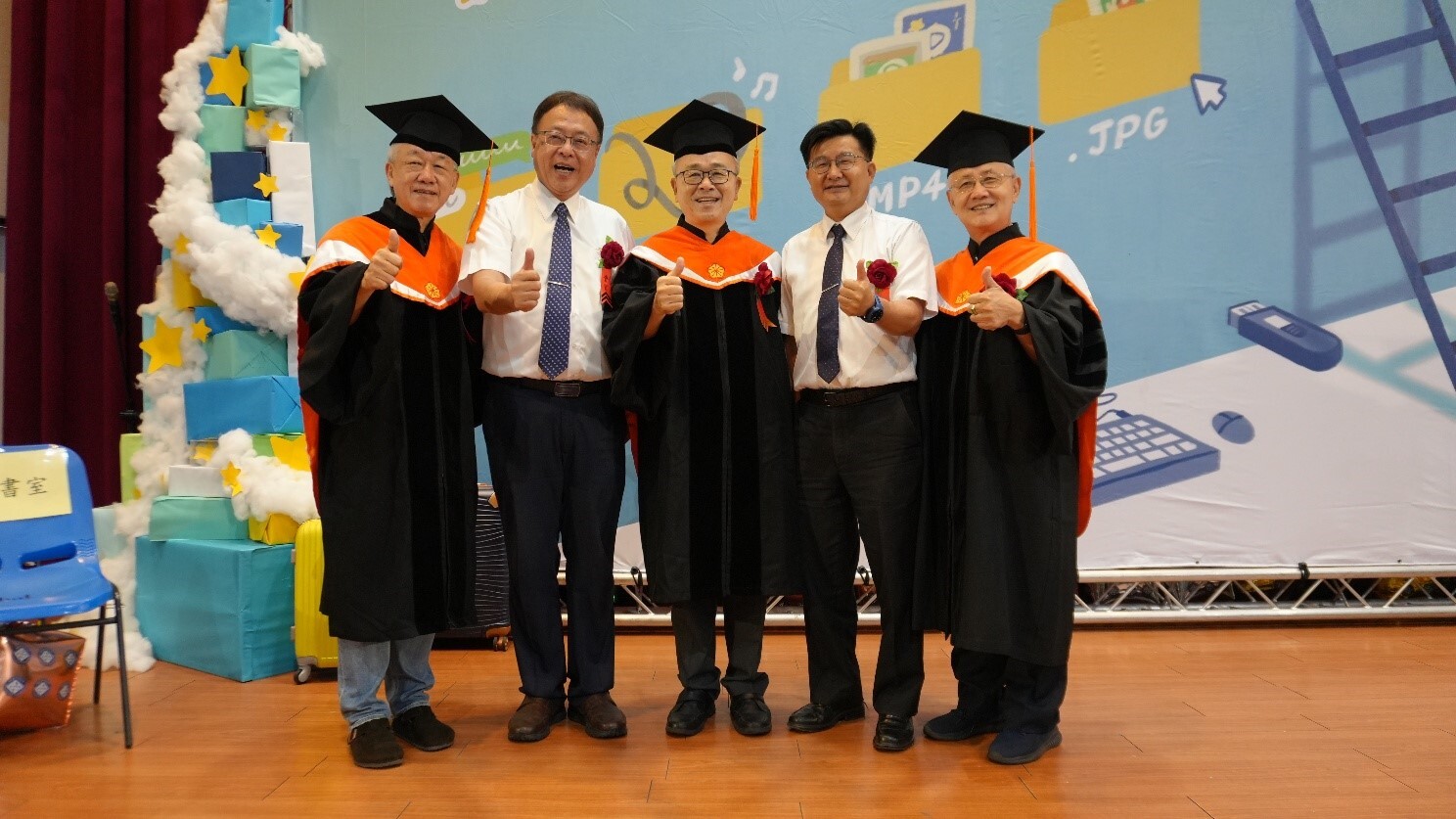 113學年度畢業典禮 畢業生帶著師長祝福前行