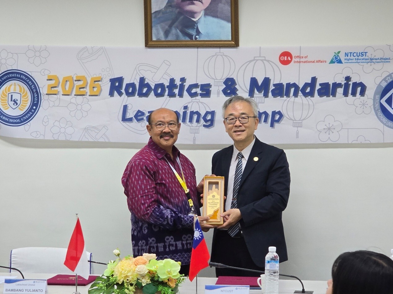 印尼泗水大學附設實驗高中與本校簽署合作備忘錄4 印尼泗水大學附設實驗高中與本校簽署合作備忘錄4