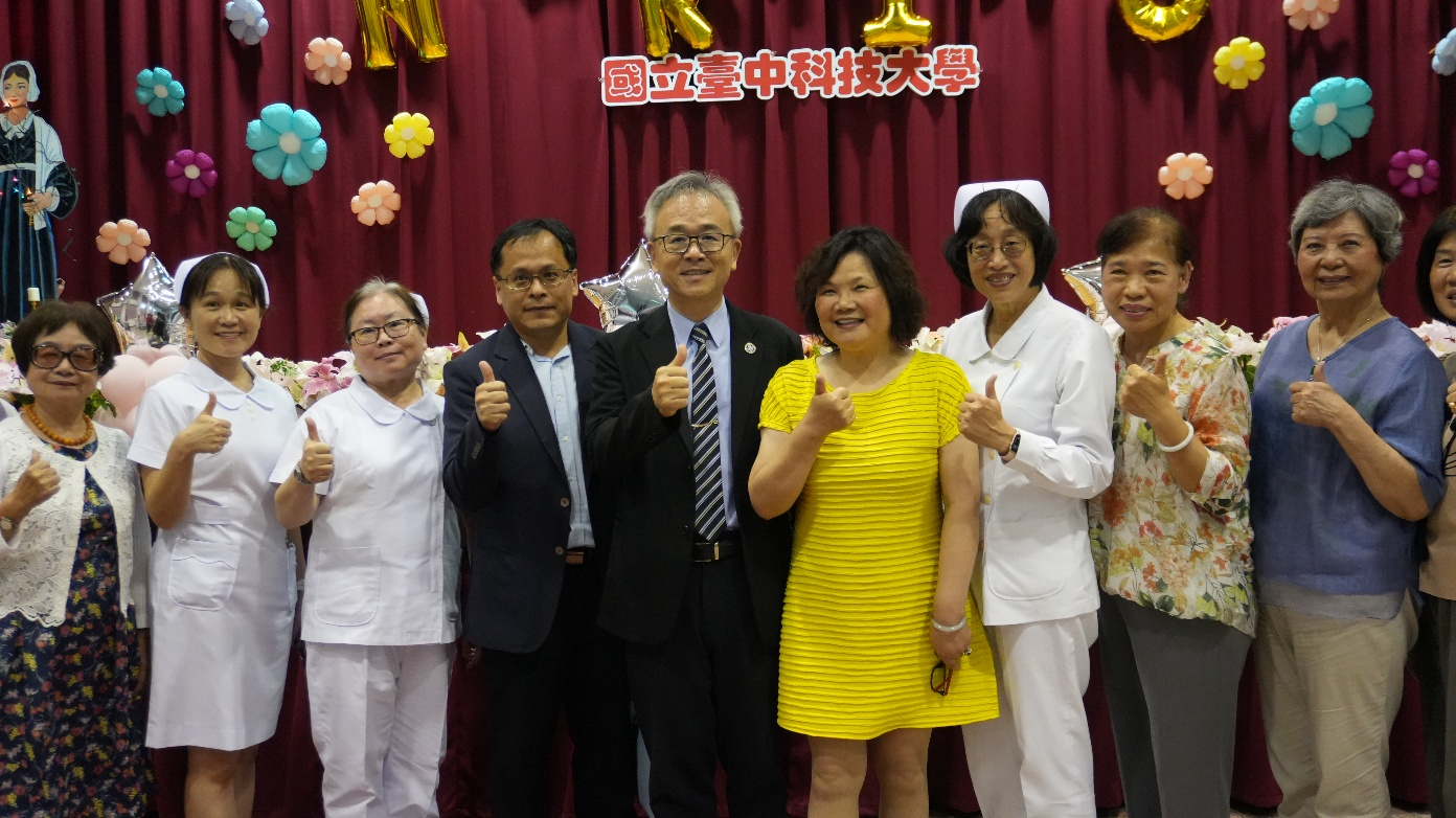 護理系加冠 薪傳南丁格爾理念與精神