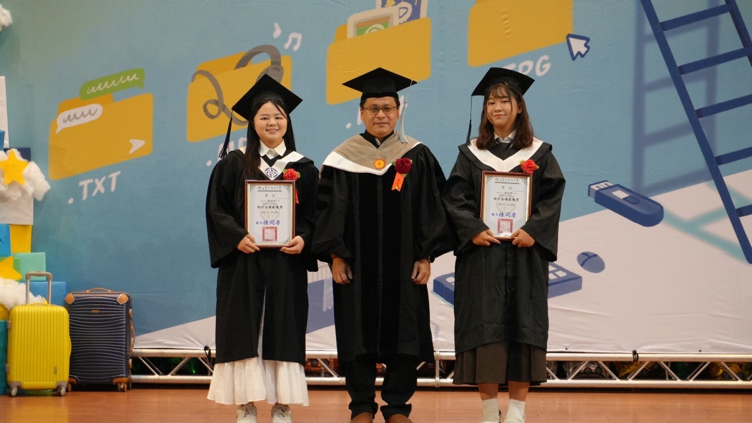 113學年度畢業典禮 畢業生帶著師長祝福前行