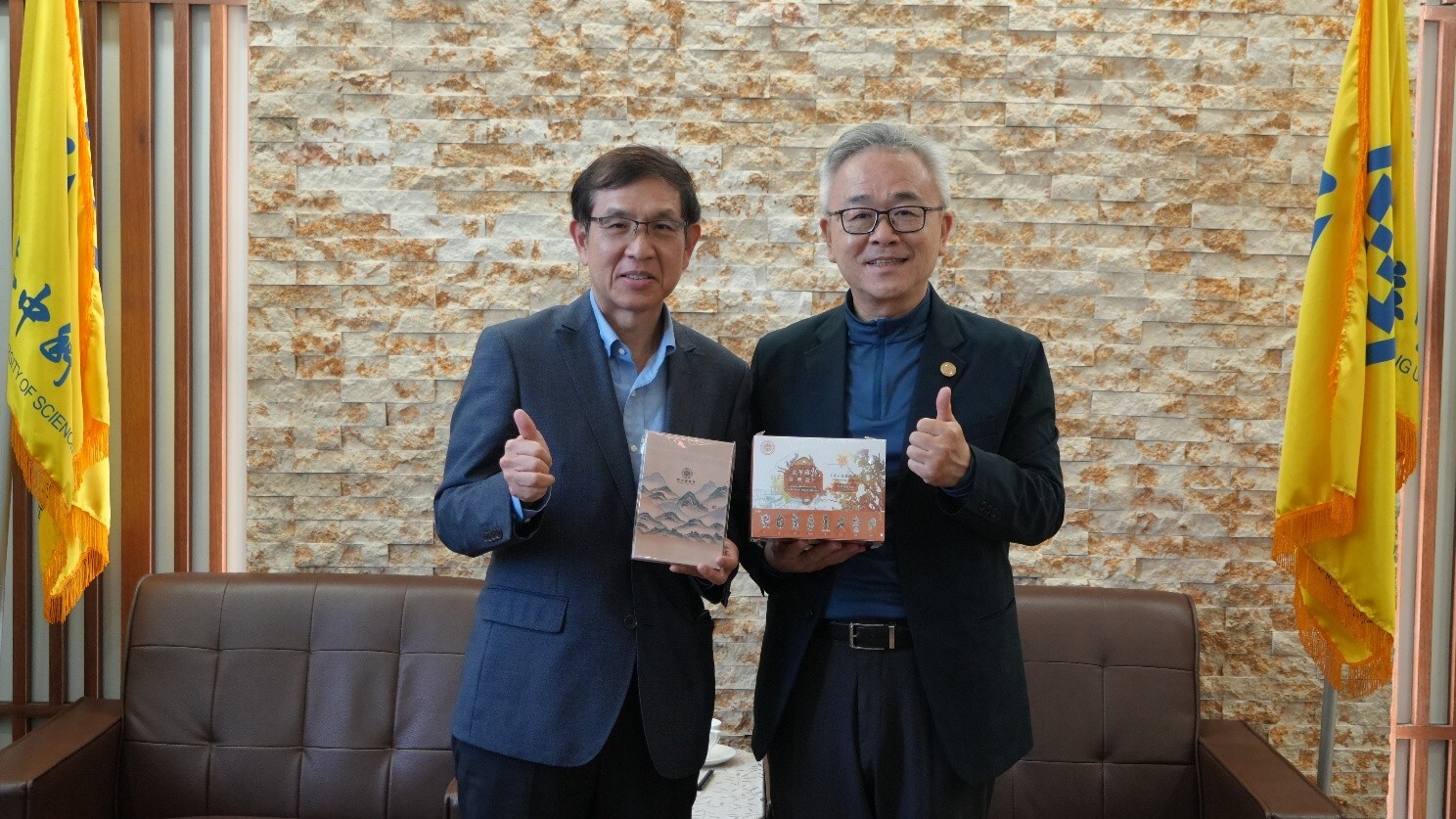 本校與國家圖書館簽定舊籍與文獻資料數位化合作協議05