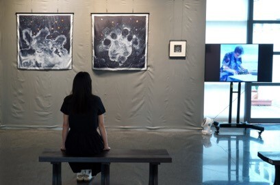 商業設計系副教授侯純純創作展 鹽晶技法實驗性創作獲迴響
