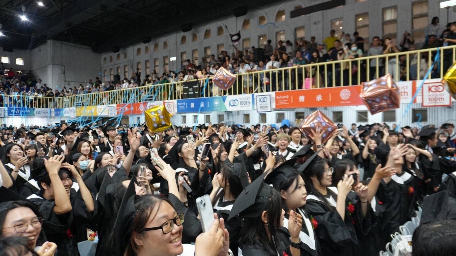 113學年度畢業典禮 畢業生帶著師長祝福前行