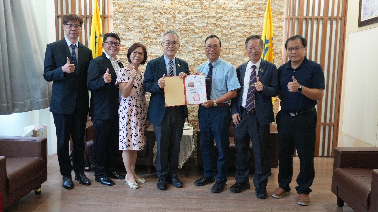 「貓羅溪的牛群」畫作與您在圖書館一樓校史室相見 「貓羅溪的牛群」畫作與您在圖書館一樓校史室相見
