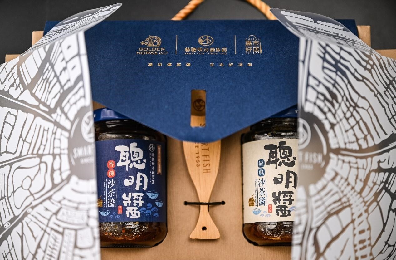 透過打開包裝的動作傳達出揭開金馬獎序幕之意象