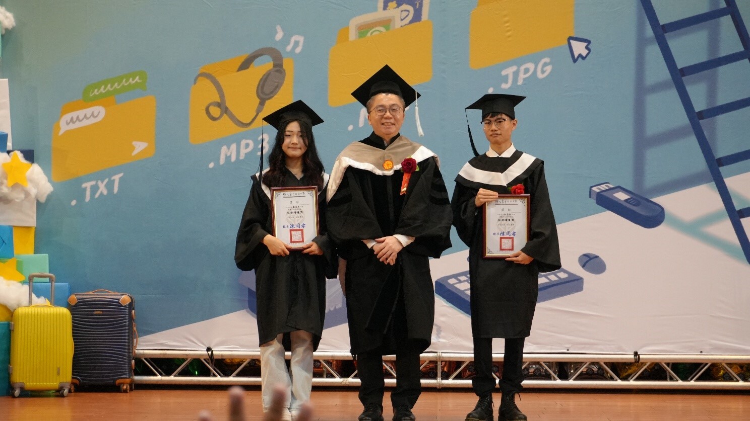 113學年度畢業典禮 畢業生帶著師長祝福前行