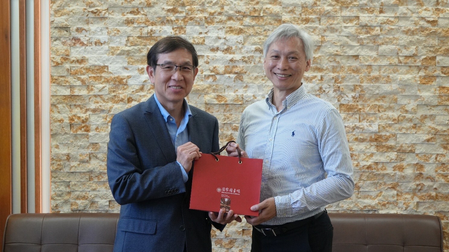 本校與國家圖書館簽定舊籍與文獻資料數位化合作協議06